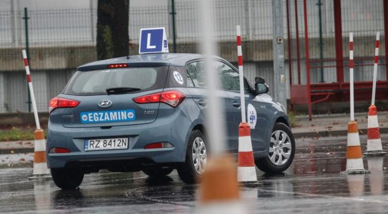 Ile pytań czeka na Ciebie na egzaminie prawa jazdy B?