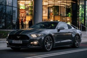 Ile pali Mustang GT 5.0? Sprawdź, co warto wiedzieć przed zakupem