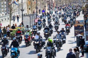 Kiedy rozpoczyna się sezon motocyklowy 2025? Sprawdź daty i przygotowania!