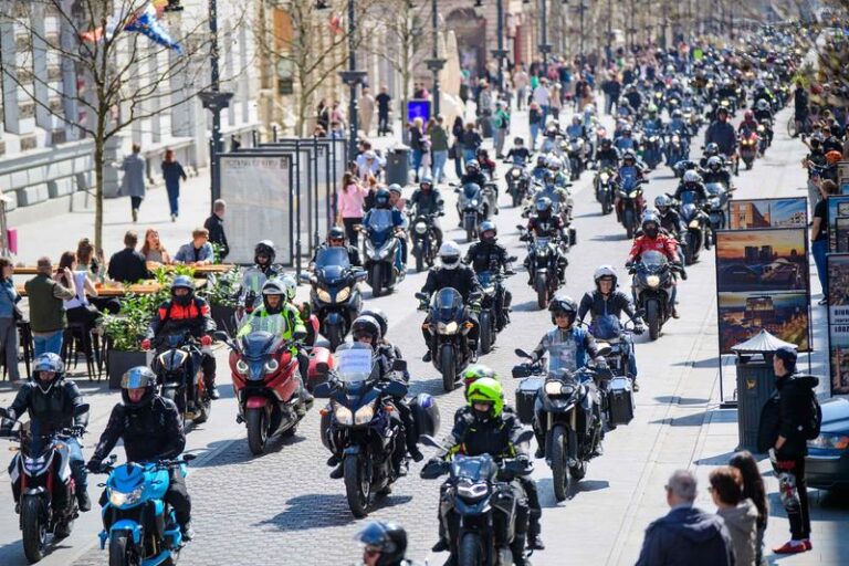 Kiedy rozpoczyna się sezon motocyklowy 2025? Sprawdź daty i przygotowania!