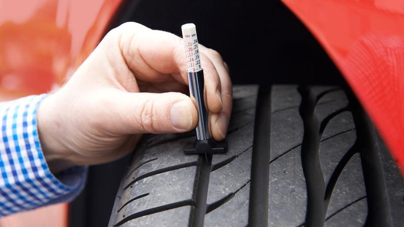 Głębokość bieżnika opon letnich