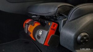 Gdzie powinna być gaśnica w samochodzie? Sprawdź kluczowe miejsca!