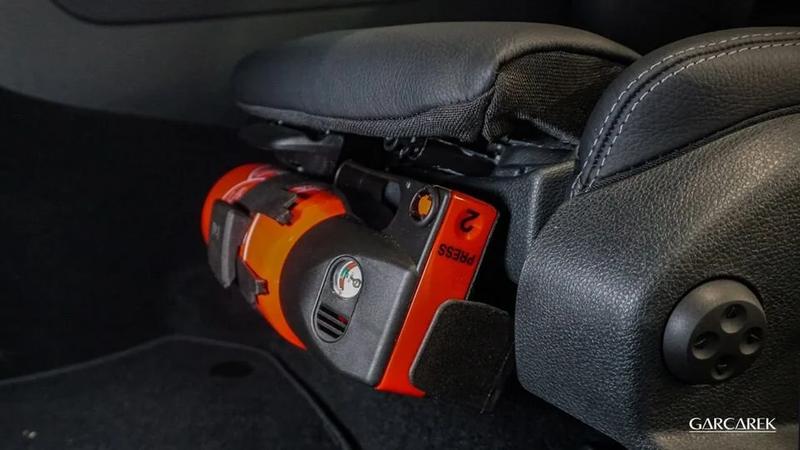 Gdzie powinna być gaśnica w samochodzie? Sprawdź kluczowe miejsca!