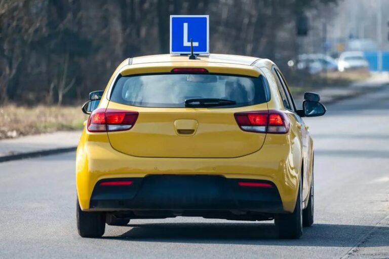 Ile kosztuje nauka jazdy samochodem? Sprawdź, co wpływa na cenę kursu!