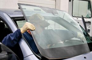 Jak skutecznie pozbyć się parujących szyb w samochodzie? Sprawdź nasze porady!