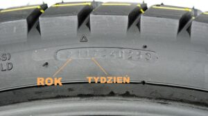 Jak sprawdzić, gdzie znajduje się data produkcji opony?