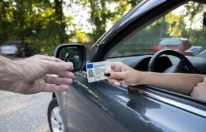 Kiedy utrata prawa jazdy staje się nieunikniona? Sprawdź, co warto wiedzieć