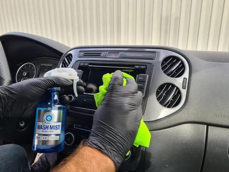 Sposoby na odświeżenie plastików w samochodzie – proste triki, które działają