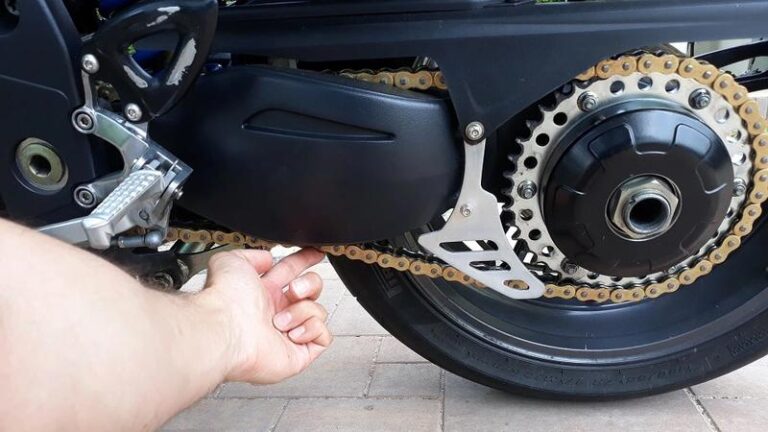 Kiedy zauważyć objawy zużytego łańcucha w motocyklu? Przewodnik dla motocyklistów
